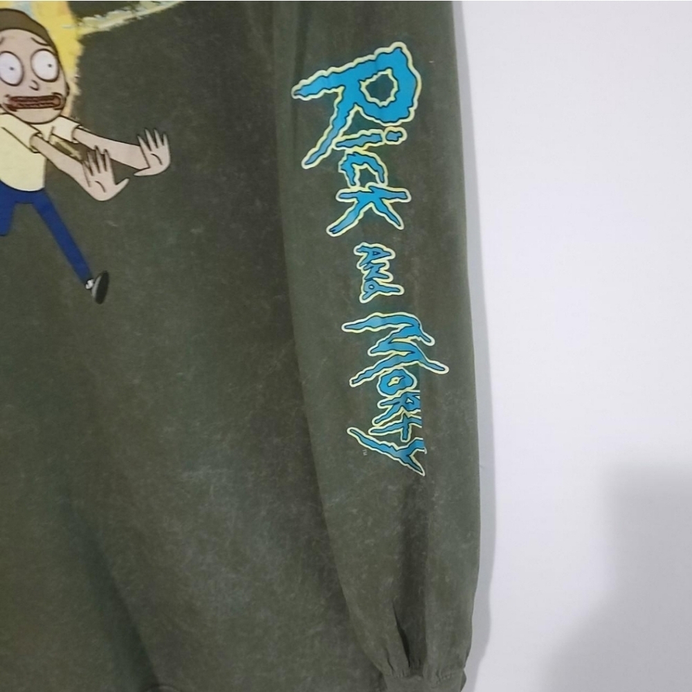 Rick and Morty Men size L Dark Green Graphic print Front and arm Print Longsleve - Picture 3 of 3